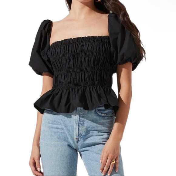 Astr the Label Black Puff Sleeve Cinched Elastic Black Top Size: M - Picture 2 of 5